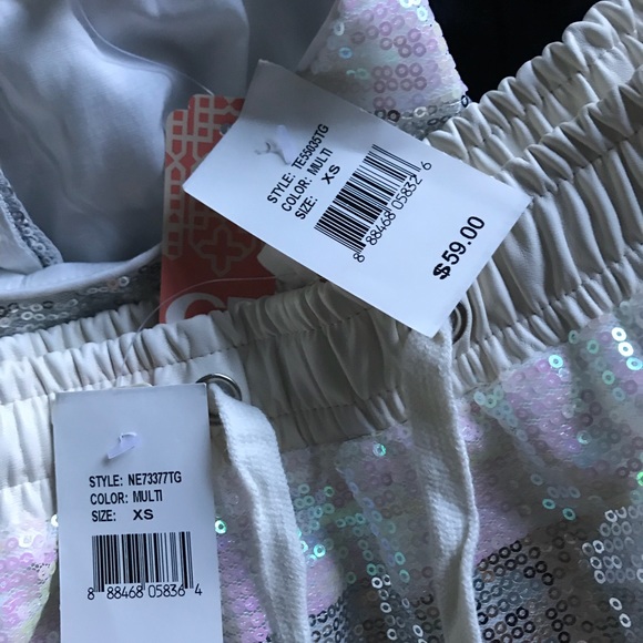 Sequin crop top matching shorts set - Picture 4 of 6